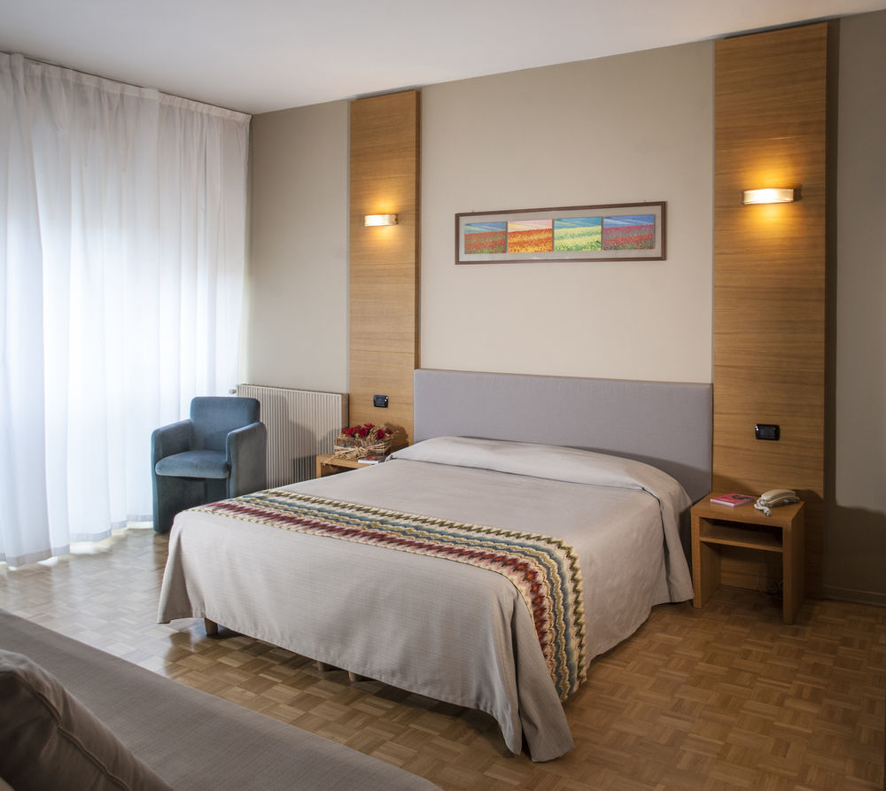 ספולטו Hotel Clarici מראה חיצוני תמונה